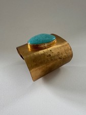 Manchetten-Armreif - Messing mit spektakulären Türkisstein