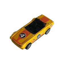 Triumph TR6 in gelb  von Hot