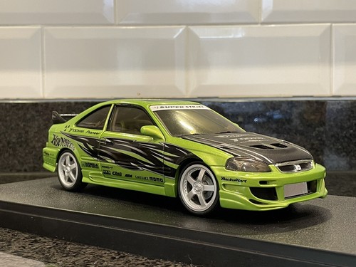 Diecast auto hotwheels - auto, 1:18