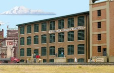 Spur H0 -- Bausatz Lagerhalle Hintergrundgebäude -- 3189 NEU