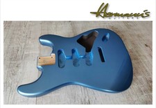 Strat 3 tlg. Roasted Swamp Ash Body,  Finish Lake Placid Blue, Gewicht 1,81 kg