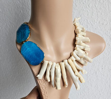 Kette mit Achat und  weisse Koralle 50 cm