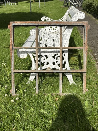 Altes stallfenster gusseisen - gusseisen,