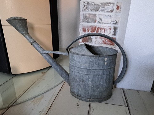 Alte zinkgießkanne mit tülle - alte,