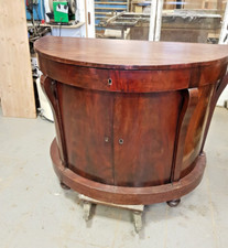 Demi Lune Halbschrank