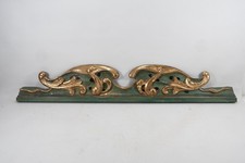 N92W28- Holz Supraporte Zierelement geschnitzt gefasst und teils vergoldet 18.Jh