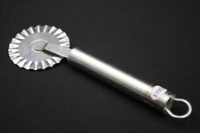 Original Rösle Teigrädchen Teigschneider aus Edelstahl Nr. 12720 Länge 19 cm