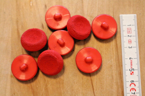 Knopf aus plastik rot - aus,