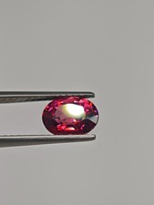 Rhodolith Granat 1.61 ct VVS – Ovalschliff Purpurrosa Edelstein aus Tansania