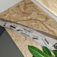 Tombstone Wegweiser, Gravur