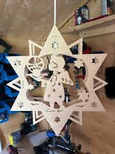 Fensterbild Erzgebirge beleuchtet Stern mit Kind und Kerze