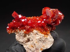 330 Vanadinit  ca 7x6x3cm