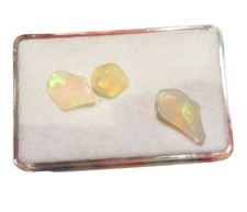 Edelopal Äthiopien Rohstein poliert 8,4-16,2 mm 5.5 ct. U34381