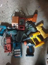  Ladegeräte, Akku und Schrauber von mehreren Herstellern  Ungeprüft Defekt 