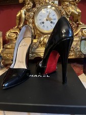 Schwarze Lack Pumps mit Rote