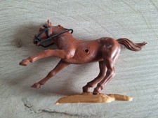 Timpo - Schokoladenbraunes springendes Pferd, mit schwarzem Zaumzeug (1)