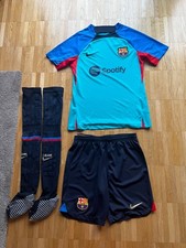 1 FC Barcelona Trainingstrikot 1/2, Hose, Spieler, Stutzen, Gr. 152, Fb. blau
