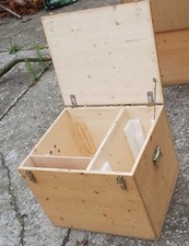 2 Stück solide Holzkisten 69x55x54 cm Tischlerplatte 18 mm abschließbar