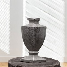Aluminium Vase, Amphore