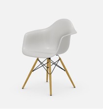 Vitra Eames Plastic Armchair