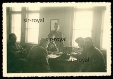 Berlin Spandau 1940 - Wehrmacht Soldaten in der Schreibstube - WK2 Foto 9x6cm