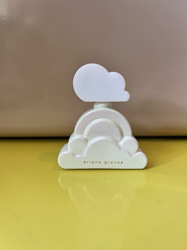 Ariana grande cloud - cloud, eau