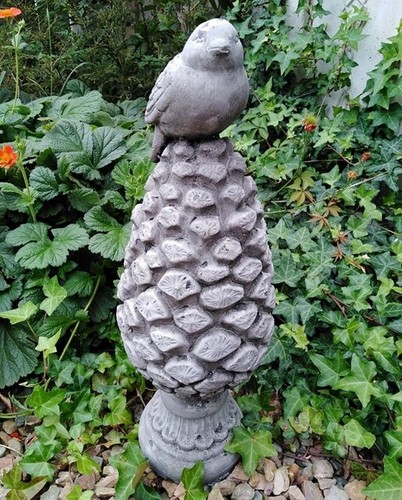Statue vogel auf - zapfen, figur