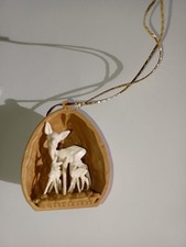 Figur Nussschale mit 3 Rehen 4x3,5 cm mit gold farbener Schlaufe