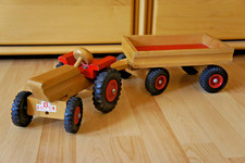 DDR HOLZSPIELZEUG SEHR SCHÖNER PLAHO TRAKTOR MIT ANHÄNGER LENKBAR FÜR SANDKISTE