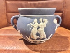 Jasperware Stil hellblau zwei