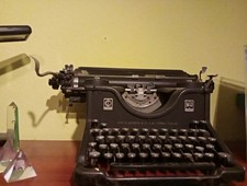 Schreibmaschine schwarz, Olivetti 40 - M / Italien /BJ . zwischen 1930 und 1939