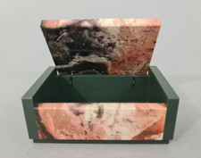 (A0958) Marmor Schatulle, Klappdeckel, aus mehrfarbigem Marmor und Onyx, L=9 cm