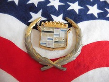 US EMBLEM CADILLAC METALL CHEVROLET GM GOLD AUTO CAR BADGE MODELL TYP LOGO USA I