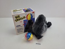 Josie Seehundbaby mit Ball