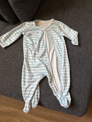 Baby strampler mit - baby, füßchen