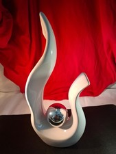 ? moderne weiße Skulptur mit Spiegelkugel ? - (1441)