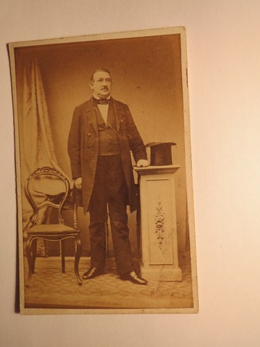 Stehender mann anzug - mann, im