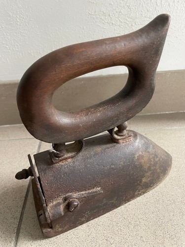Antikes bügeleisen mit kern - antikes,