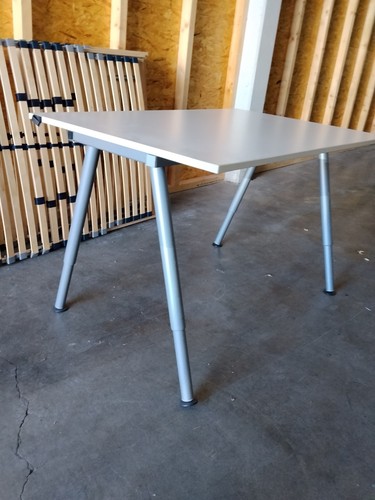Verstellbarer schreibtisch - schreibtisch,