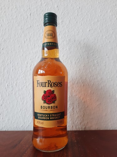 Four roses bourbon whiskey - four,