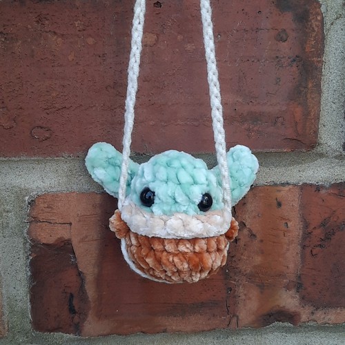 Baby yoda auf schaukel auto - baby,