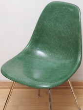 Eames Fiberglas sidechair