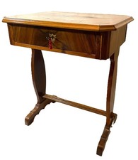 Antiker Biedermeier Nussbaum