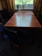 Ess-Ausziehtisch  140cm  ausgezogen 195 cm + 5 dazugehörige Stühle