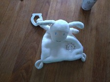 Fehn Kuscheltier Schaf Schmuseschaf mit Beißring Schnuffeltuch