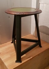 alter Werkstatthocker Dreibein