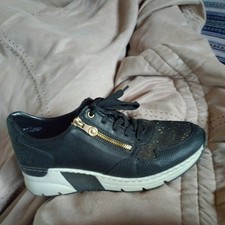 Rieker Damen Sneaker Größe 42 Schwarz /Gold Lederimitat Mix Schnürung Wie Neu ?