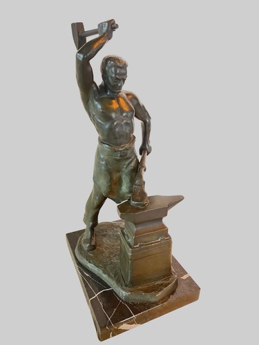Bronzefigur schmied bei der - bei,