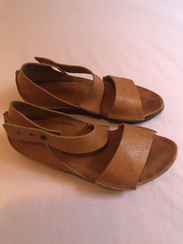 Tripped brown leather sandals - tripped,