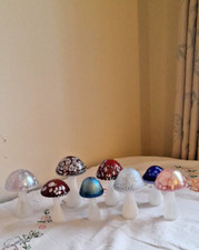 Acht Set Reiher Glas Krötenhocker/Pilze 13 cm - 9 cm mit Geschenkboxen - UK